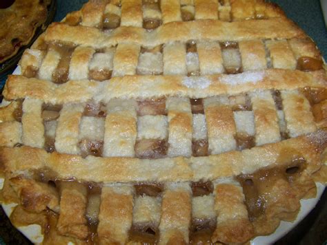 This homemade apple pie filling is so perfect for fall. Rebekah's EaTs & TrEaTs: Canned Apple Pie Filling
