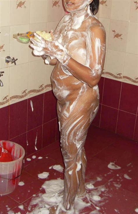 Desi Aunty Nude Bathing Photo Desi Nude Album