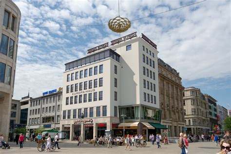 This location is in the east central neighborhood. Europa-Haus: Büroflächen direkt am Kröpcke