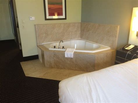 Which hotel locations in dallas with jacuzzi rooms are best? jacuzzi tub - Picture of Holiday Inn Express Hotel ...