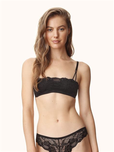 Best Bras For Small Busts According To Bra Fitting Experts