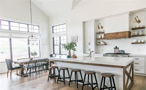 This blog post is full of modern farmhouse interior photos and the secrets to farmhouse interior design characteristics. Modern Farmhouse Interior Design: 7 Best Tips To Create ...