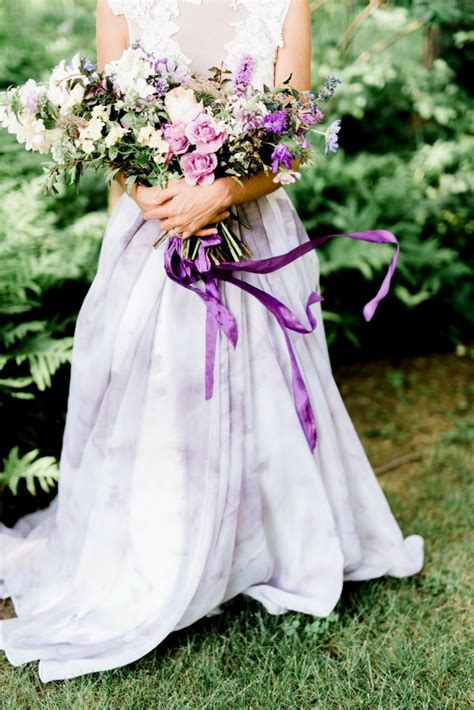 Use various shades of purple in different flowers to create a special bouquet. 7 ideas for purple themed wedding styling