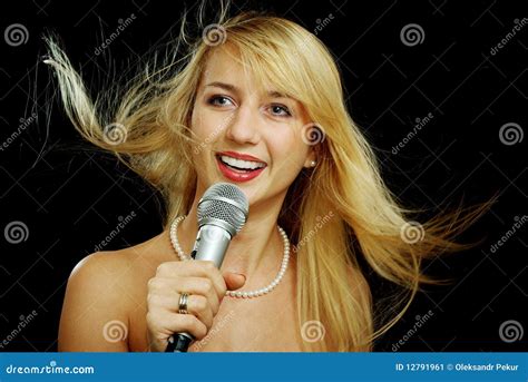 Blonde Girl With Naked Shoulders Singing Karaoke Stock Image Image Of Horisontal Wind