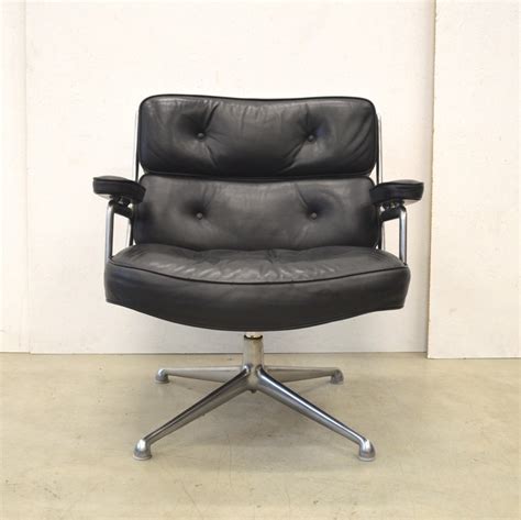 With the ultimate quality assurance and at bargain. ES105 Lobby office chair by Charles & Ray Eames for Herman ...