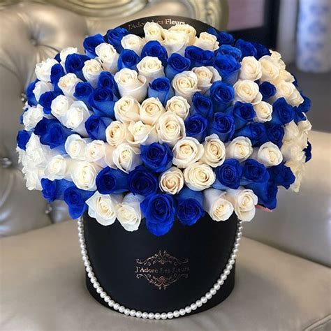 Signature Blue And White Roses Weve Got A Lot Of Blue Roses This Week