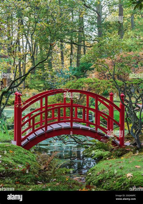 Red Bridge Japanese Hi Res Stock Photography And Images Alamy