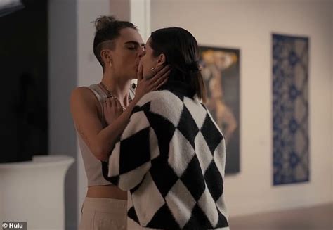 when selena gomez and cara delevingne shared a steamy kiss on only murders in the building