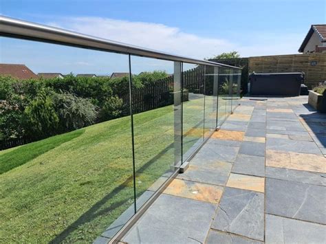 If you are living in an apartment, a balcony is the best place to have natural and fresh air. Glass Wind Screens For Patios | Glass Privacy Screen ...