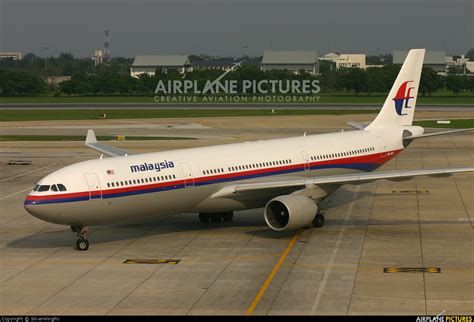 9m Mki Malaysia Airlines Airbus A330 300 At Bangkok Don Muang
