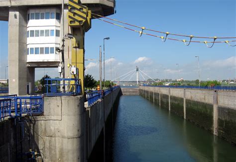 Modernizarea ecluzelor canalelor navigabile a obținut ...