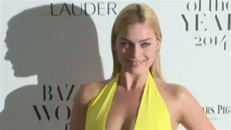 Margot Robbie Stuns In Plunging Yellow Gown At Harpers Bazaar Women Of