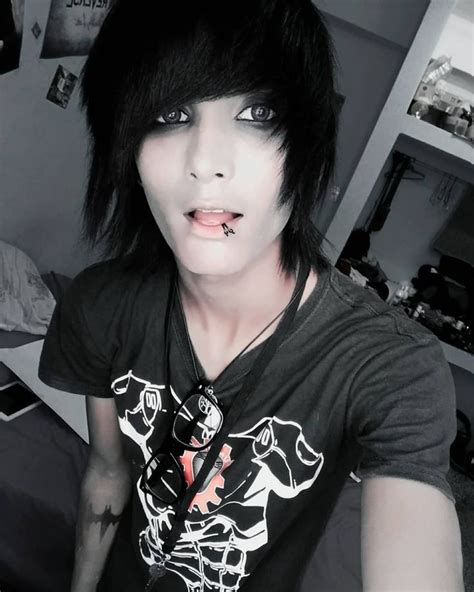 Pin On Emo Hairstyles For Guys