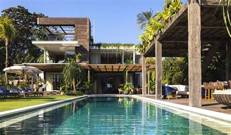 The property offers guests a range of services and amenities designed to provide comfort and convenience. Bali Luxury Villas Rental - The Luxury Signature