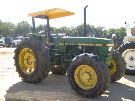 John Deere 2140 4x4 Farm Tractor