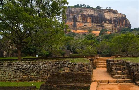 Sigiriya O Sinhagiri Es Una Fortaleza Antigua De La Roca Sri Lanka