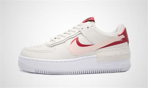 The pristine leather sneakers have captured t. nike damen air force rot
