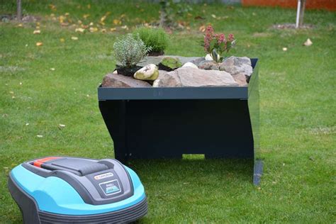 Seit 50 jahren ihr partner wenns ums auto geht! Rückwand für Mähroboter Garage Farbe nach RAL-Karte aus Metall