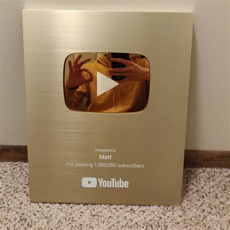 Youtube Gold Play Button 2020 Gold Play Button Youtube Youtube