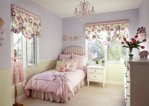 Black, white and pink bedroom color combinations. Pretty Pink Chandelier For Girls Room - HomesFeed