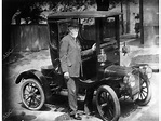 Henry M. Leland en 1932 con el prototipo Osceloa de 1905 - Archivo ABC
