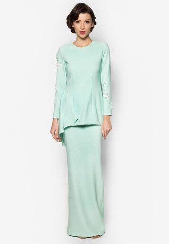 The main factor that i look for when i was looking for a wedding dress was always about comfort and budget. Kate Baju Kurung from Jovian Mandagie for Zalora in green ...