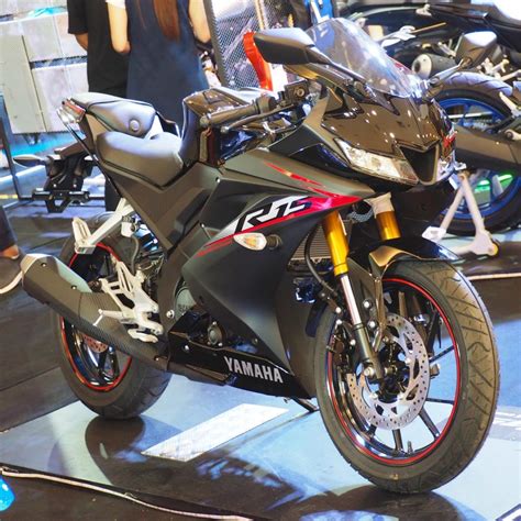 This is likewise right down to the shorter wheelbase (1,325mm, 20mm lesser) and decreased trail (88mm in place of 98mm). Yamaha YZF R15 V3 Specifications, Price, Mileage, Colours ...