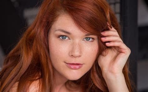 Redhead Women Mia Sollis Hazel Eyes Looking At Viewer Face