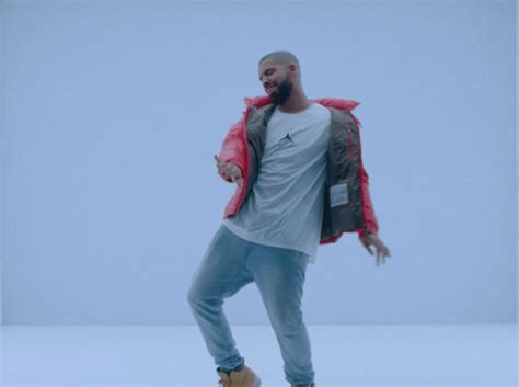 everyone is freaking out over drake dancing in the hotline bling video