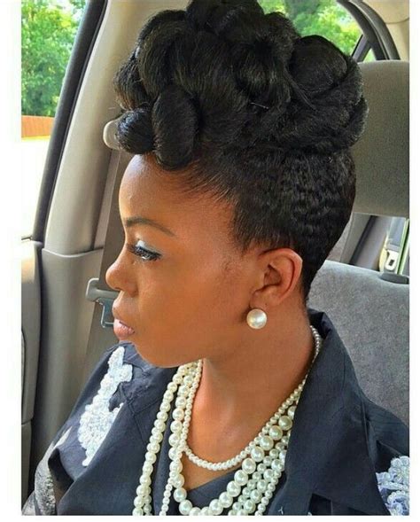 Whether we're spending upwards of ten hours in our stylists' chair getting box braids as a protective style or cornrowing our hair in our home bathrooms, there are many styles we can try when we want to. Natural hair updo pinup | Natural hair bun styles
