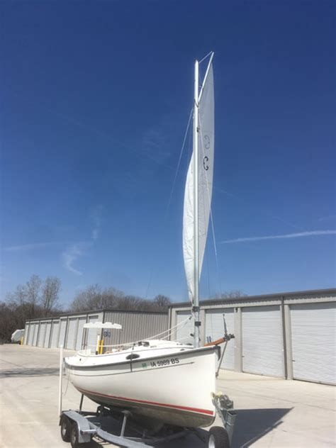 Compac Horizon Day Cat Adel Iowa Sailboat For Sale From Sailing