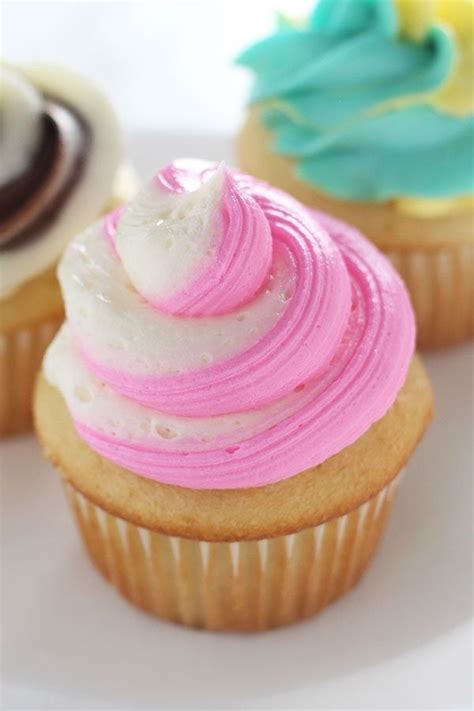 3 Ways To Make Swirled Cupcake Frosting Handle The Heat