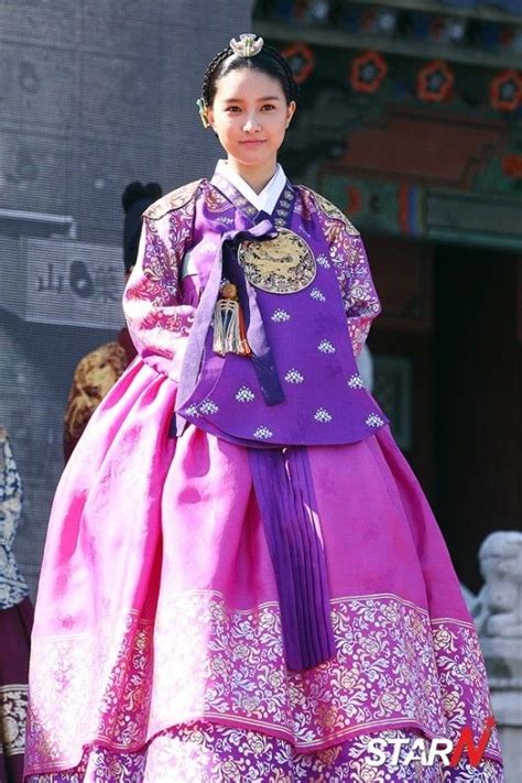 Pin By Kim Chi On Korea Korean Traditional Dress Traditional Outfits
