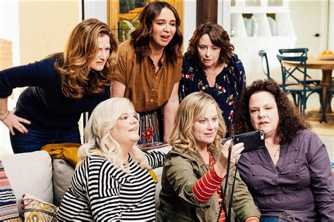 Wine Country Review Netflix Movie Reunites Amy Poehler Maya Rudolph