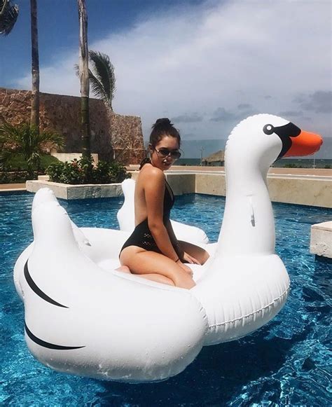 Claudia Sulewski Red Queen Instagram Pose Kourtney Kardashian Globe Trotter Sunkissed
