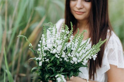 Premium Photo Beautiful Young Woman With A Bouquet Of Wildflowers