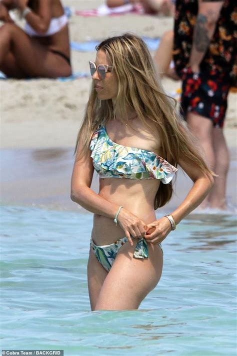 Nico Rosberg S Wife Vivian Showcases Her Incredible Figure In A Tropical Bikini Daily Mail Online