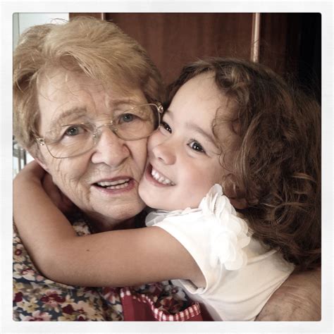con la abuela piedad foto nietos abuela
