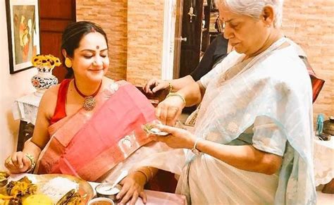 Sudipa Celebrates Saadh At Her Home মায়ের হাতে আশীর্বাদ নিয়ে নতুন পথে সুদীপা Ndtv Movies