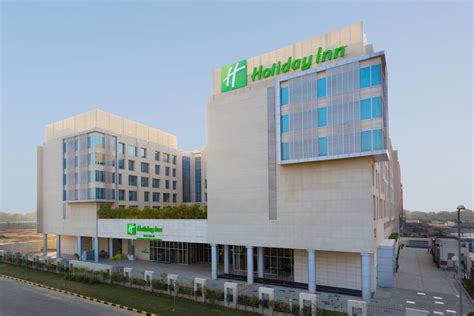 Motel chain, it has grown to be one of the world's largest hotel chains, with 1,173 active hotels and over 214,000 rentable rooms as of september 30, 2018. Holiday Inn, Aerocity Delhi