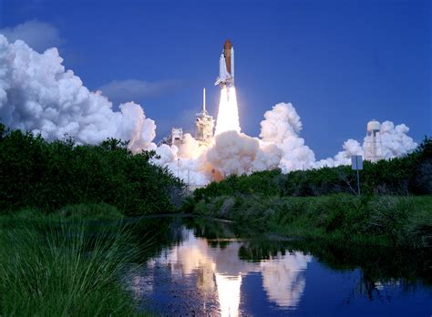 File:Launch of Space Shuttle Atlantis.jpg - Wikimedia Commons