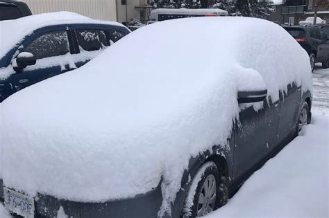 People Are Sick Of Drivers In Canada Not Clearing The Snow Off Their Cars