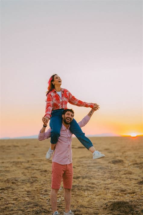 12 Trending Couple Poses For Photoshoot To Preserve The Moment