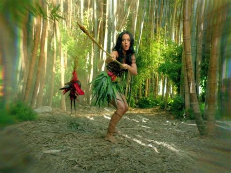 Katy Perry Reine De La Jungle Sexy Dans Le Clip De Roar Closer