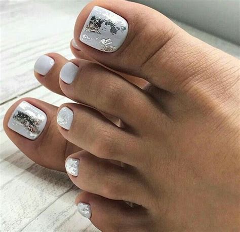 Además, se puede ver al entonces servidor. Pedicure y diseños para uñas pies de moda | Tendencias 2019