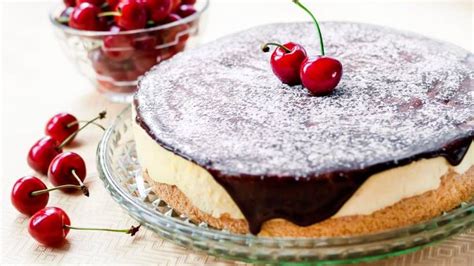 Check spelling or type a new query. Vogelmilch-Torte mit Schokoladenglasur | Rezept | Dessert ...