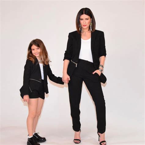 Laura Pausini Duetta Con La Figlia Paola In “dimora Naturale” Il Decoder