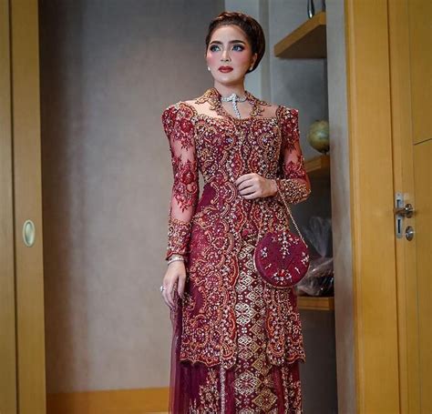 Model Kebaya Untuk Wanita Gemuk Bikin Langsing Dan Pangling Era Id