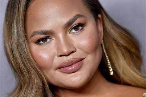 Brave Chrissy Teigen Applauded For Laying Her Miscarriage Grief Bare
