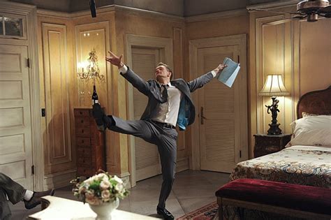 neil patrick harris does an impromptu dance move how i met your mother finale behind the